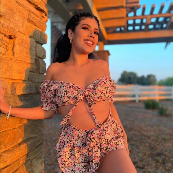 Floral print crop top and short - Picture 7 of 15